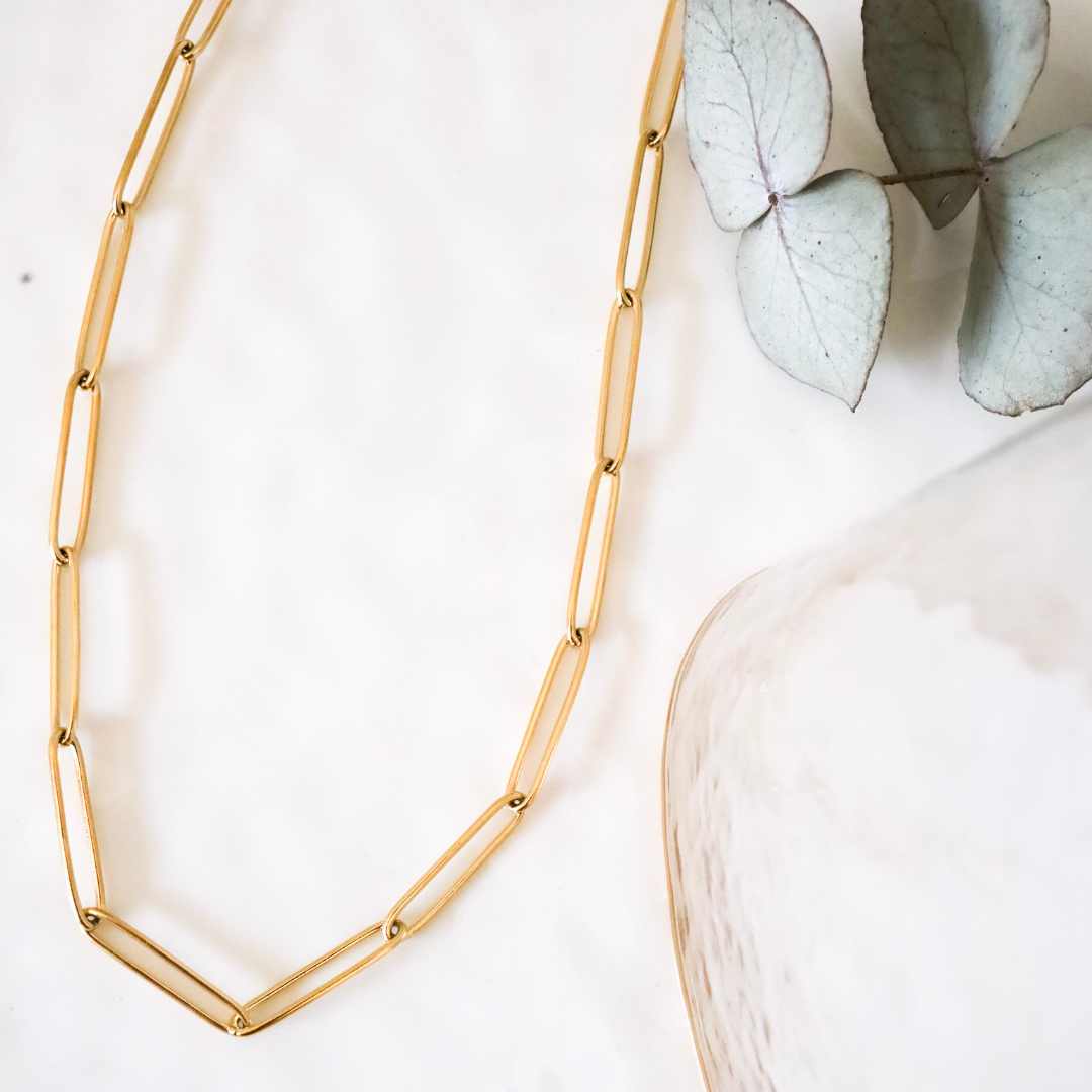 18ct Gold Plated Surgical Steel Large Paperclip Chain Necklace - Modern Luxury with a Twist. This stunning necklace features a unique paperclip chain design, expertly crafted from high-quality surgical steel and plated with a thick layer of 18ct gold