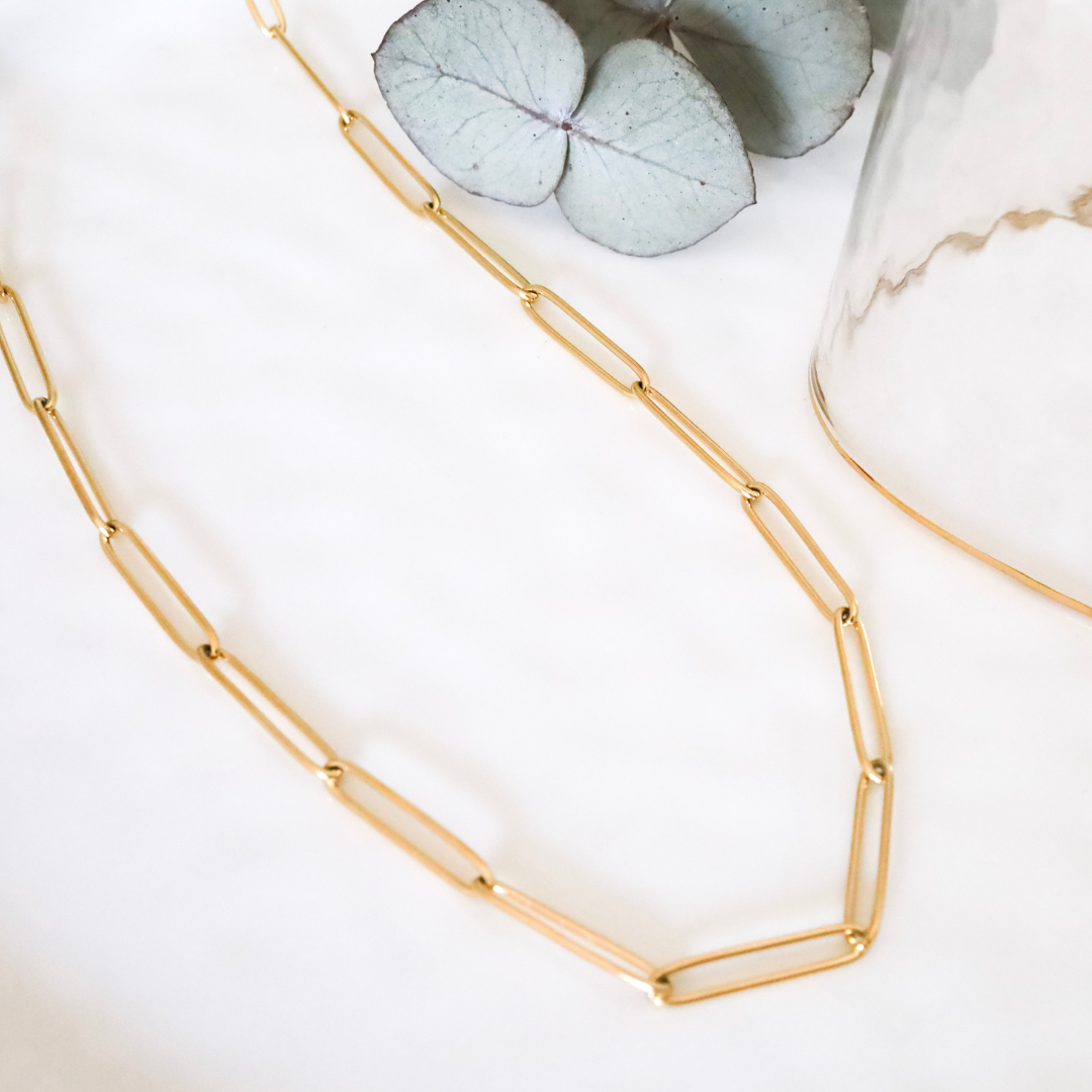 18ct Gold Plated Surgical Steel Large Paperclip Chain Necklace - Modern Luxury with a Twist. This stunning necklace features a unique paperclip chain design, expertly crafted from high-quality surgical steel and plated with a thick layer of 18ct gold